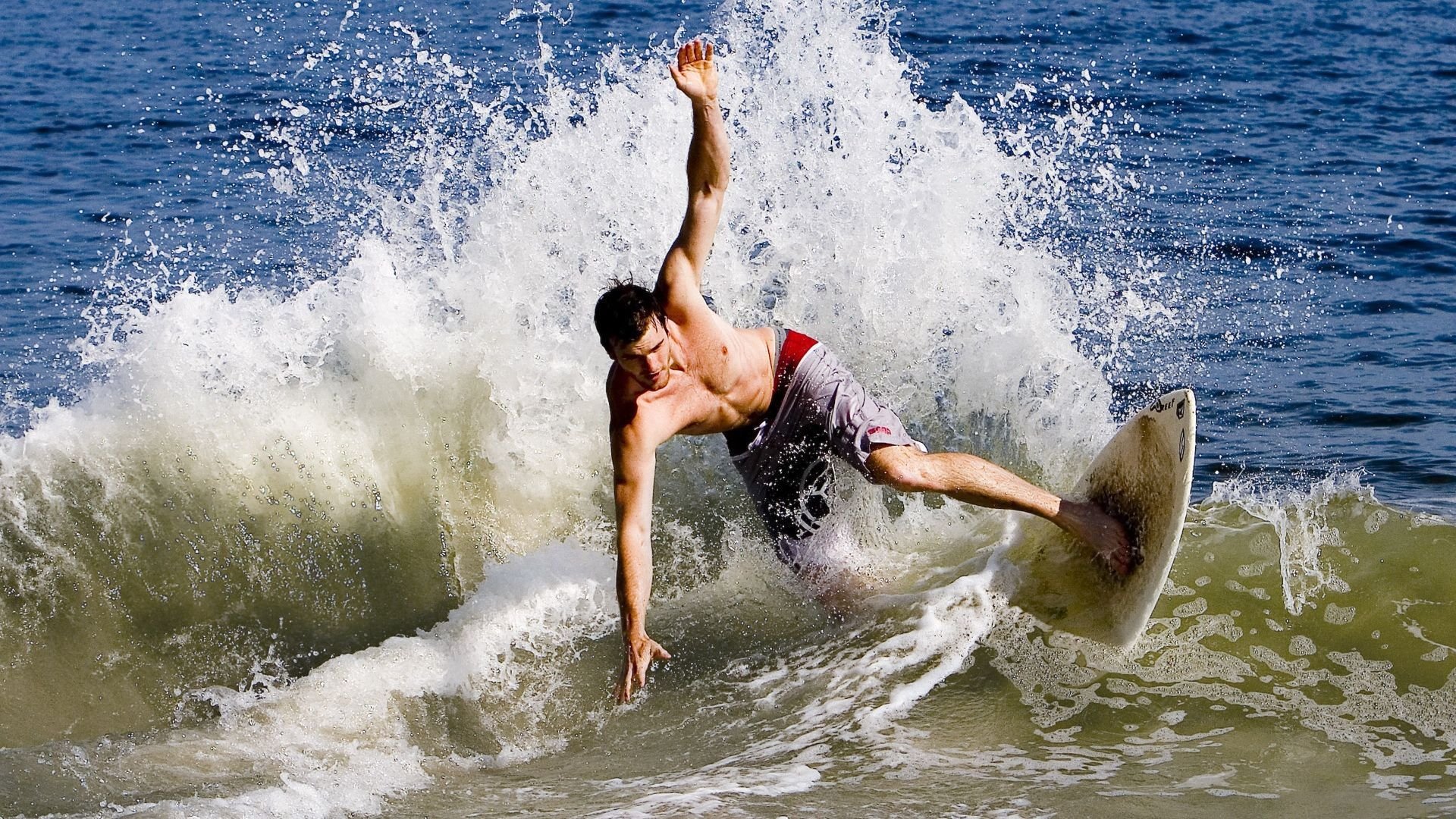 德国男篮在欧洲锦标赛中击败强敌，重返巅峰